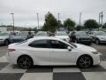 Super White - Camry SE Photo No. 3
