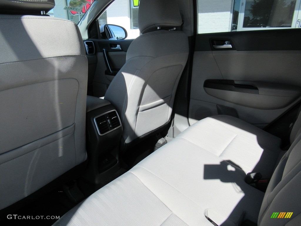 2017 Sportage LX - Clear White / Black photo #12