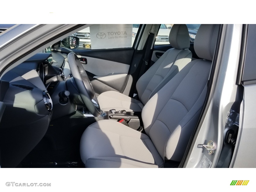 Gray Interior 2020 Toyota Yaris LE Hatchback Photo #135764267