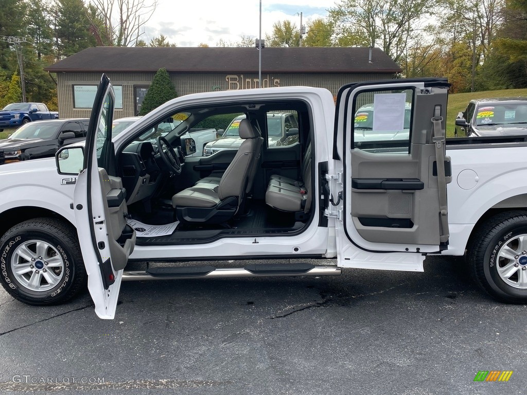 2017 F150 XL SuperCab - Oxford White / Earth Gray photo #11