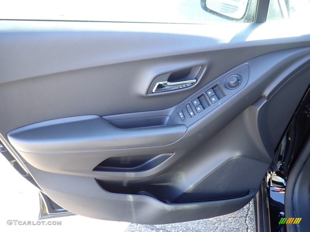 2020 Chevrolet Trax LS AWD Door Panel Photos