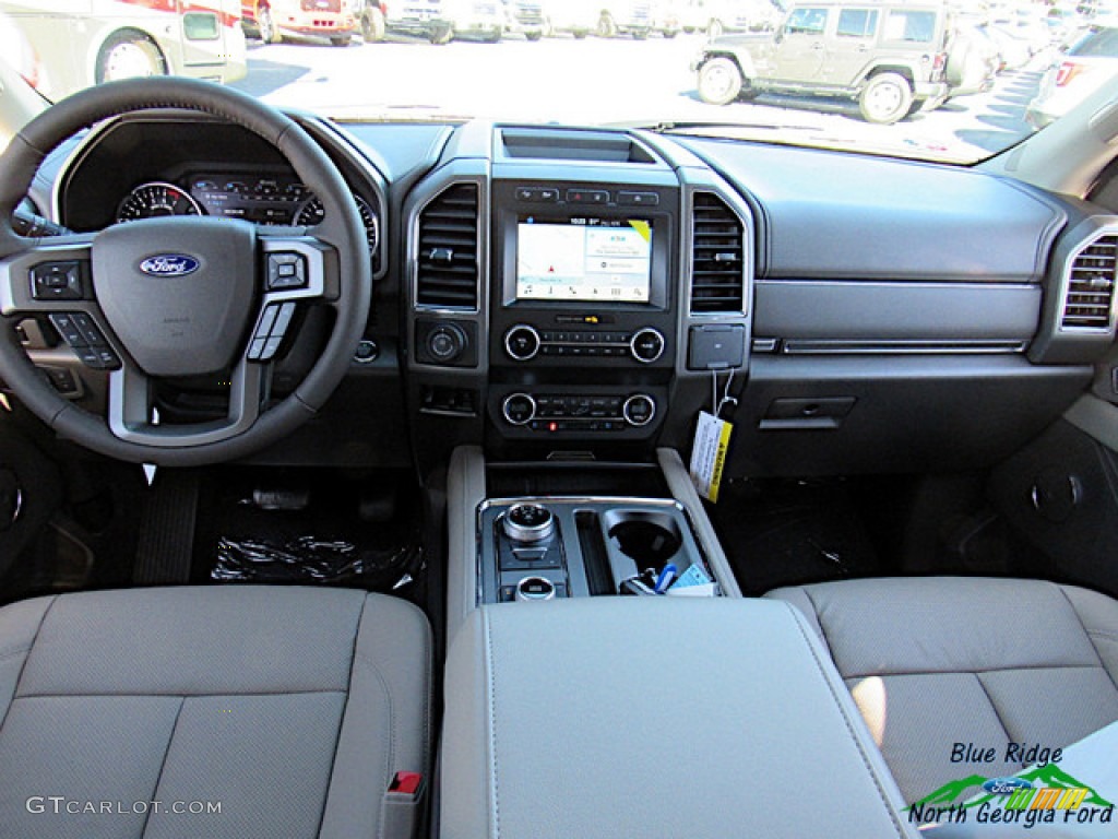 2019 Expedition XLT 4x4 - White Platinum Metallic Tri-Coat / Medium Stone photo #17
