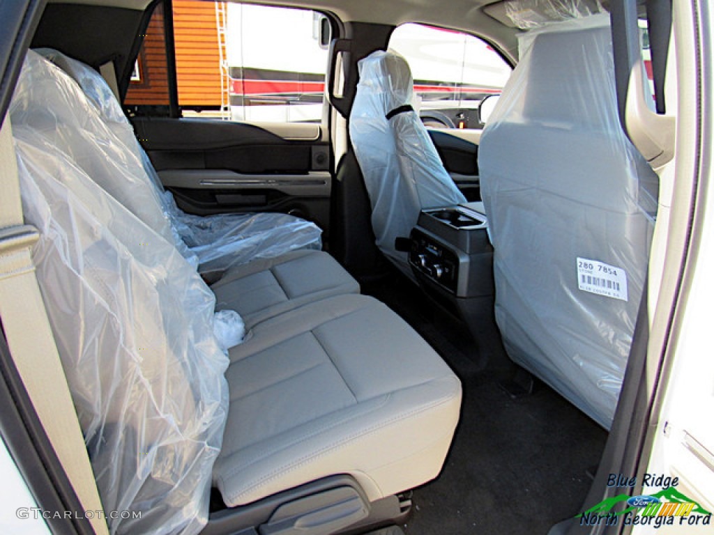 2019 Expedition XLT 4x4 - White Platinum Metallic Tri-Coat / Medium Stone photo #32