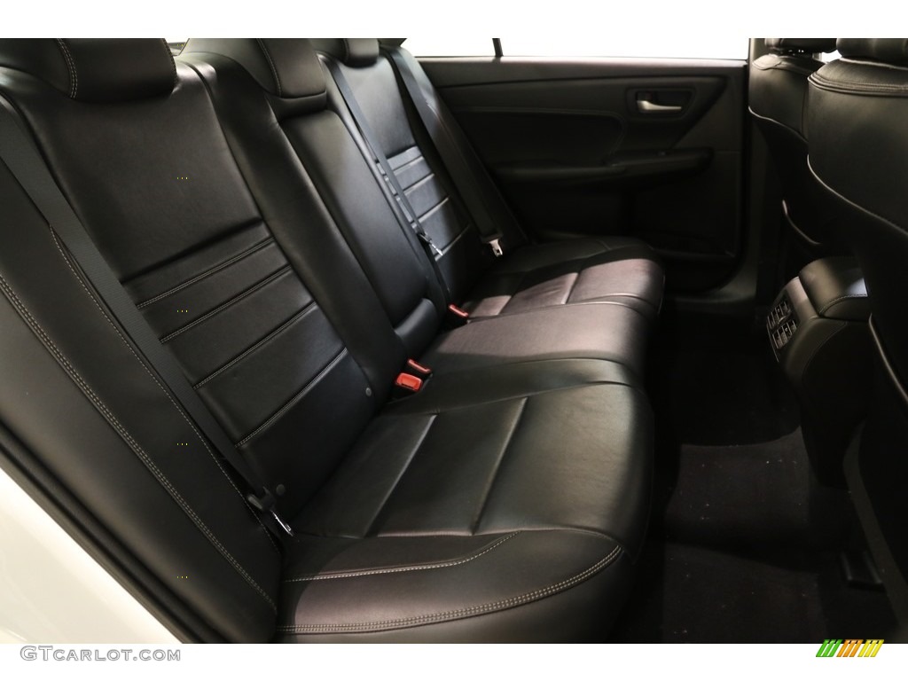 2017 Camry XLE - Blizzard White Pearl / Black photo #16