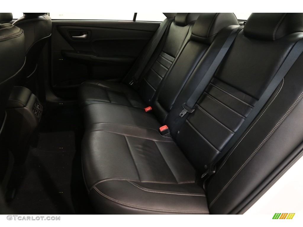 2017 Camry XLE - Blizzard White Pearl / Black photo #17