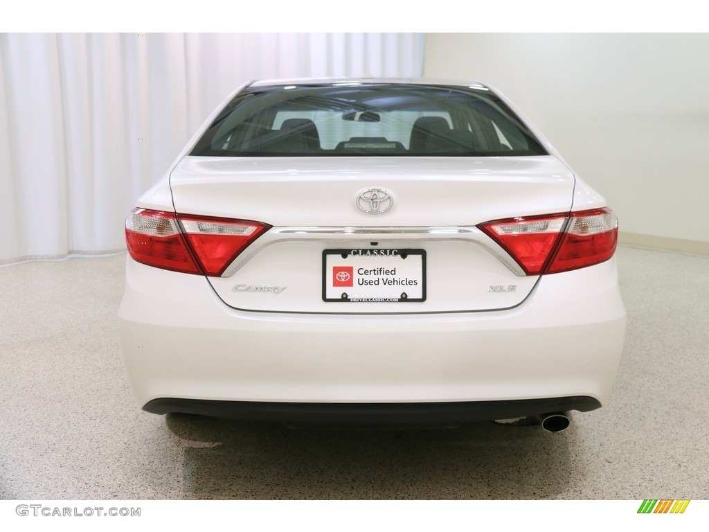 2017 Camry XLE - Blizzard White Pearl / Black photo #18
