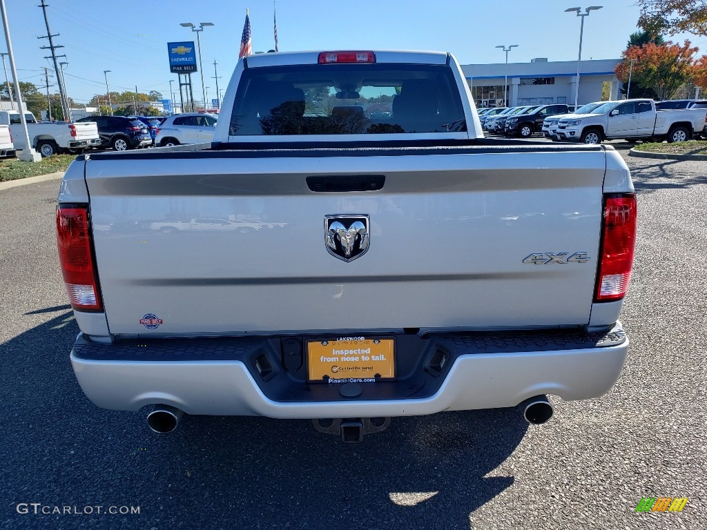 2017 1500 Express Quad Cab 4x4 - Bright Silver Metallic / Black/Diesel Gray photo #5
