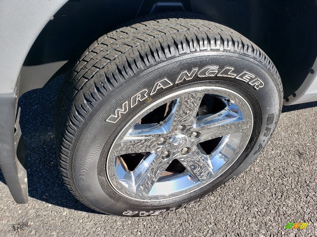 2017 1500 Express Quad Cab 4x4 - Bright Silver Metallic / Black/Diesel Gray photo #16
