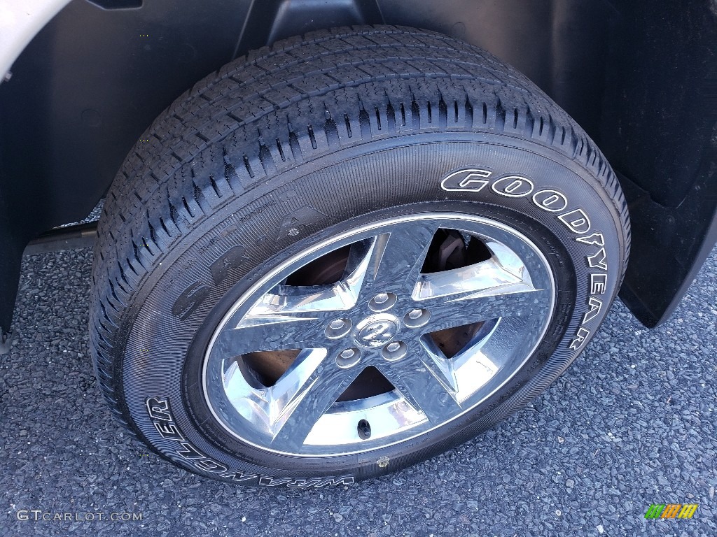 2017 1500 Express Quad Cab 4x4 - Bright Silver Metallic / Black/Diesel Gray photo #18