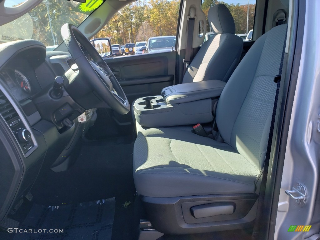 2017 1500 Express Quad Cab 4x4 - Bright Silver Metallic / Black/Diesel Gray photo #25