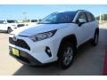 Super White - RAV4 XLE Photo No. 4