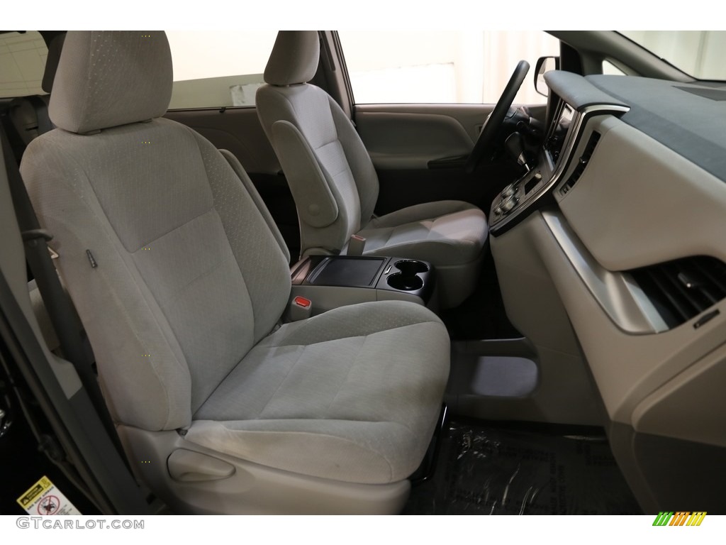 2017 Sienna LE - Midnight Black Metallic / Ash photo #16
