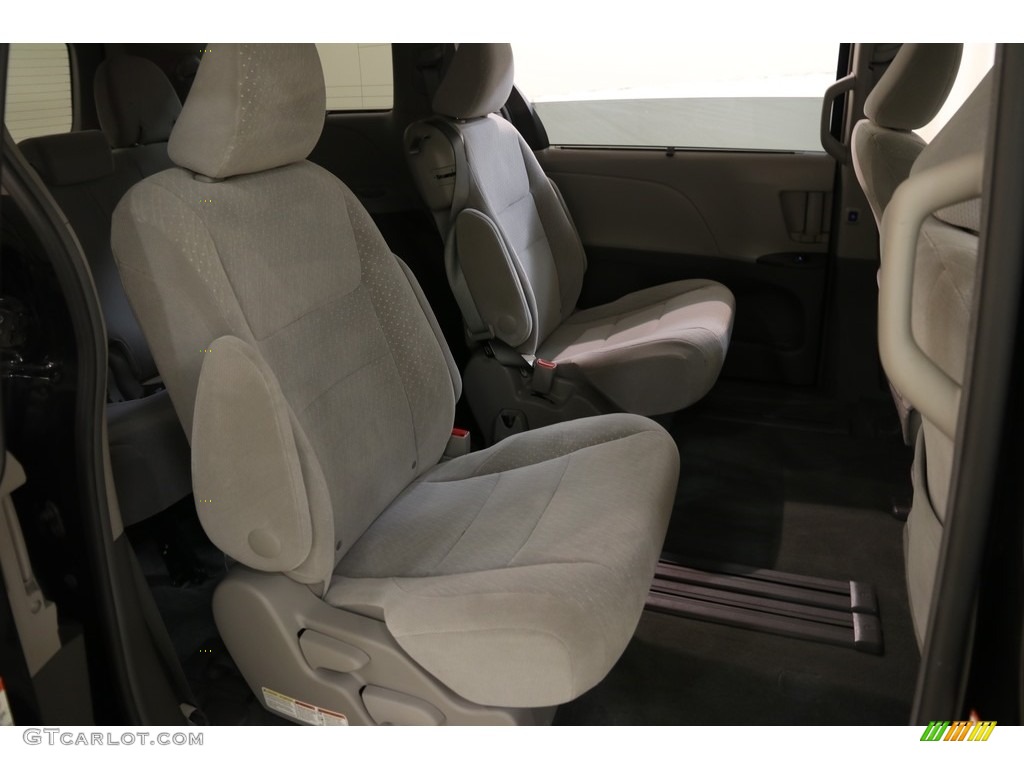 2017 Sienna LE - Midnight Black Metallic / Ash photo #17