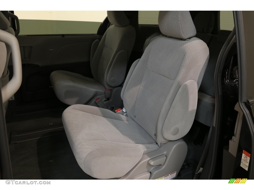 2017 Sienna LE - Midnight Black Metallic / Ash photo #18