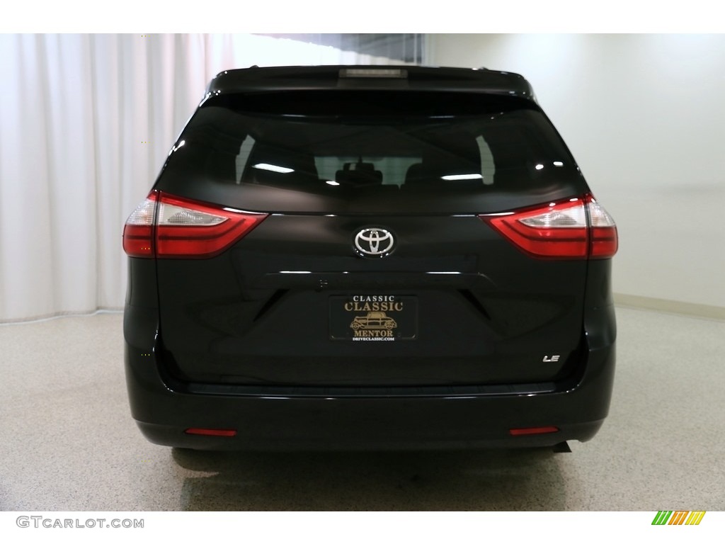 2017 Sienna LE - Midnight Black Metallic / Ash photo #20