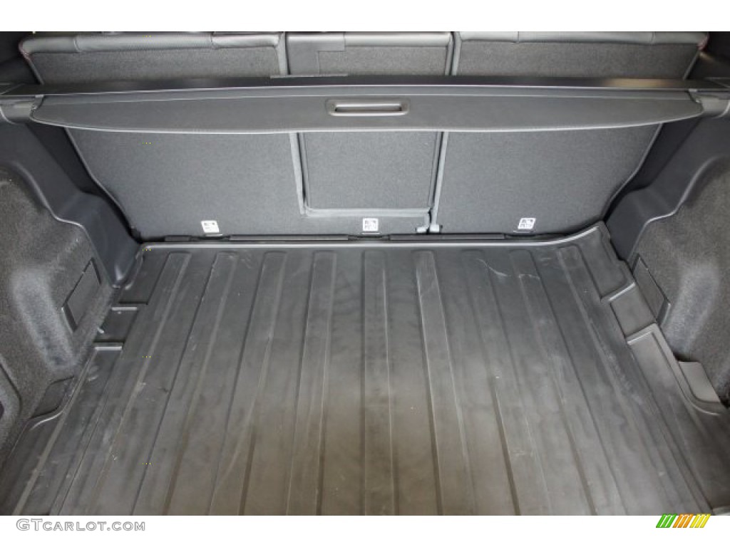 2020 Land Rover Discovery Sport SE R-Dynamic Trunk Photos