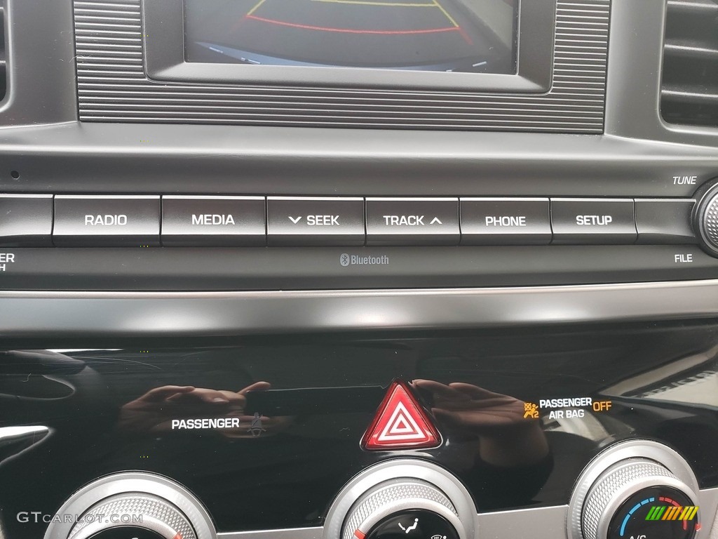 2019 Elantra SE - Galactic Gray / Gray photo #16