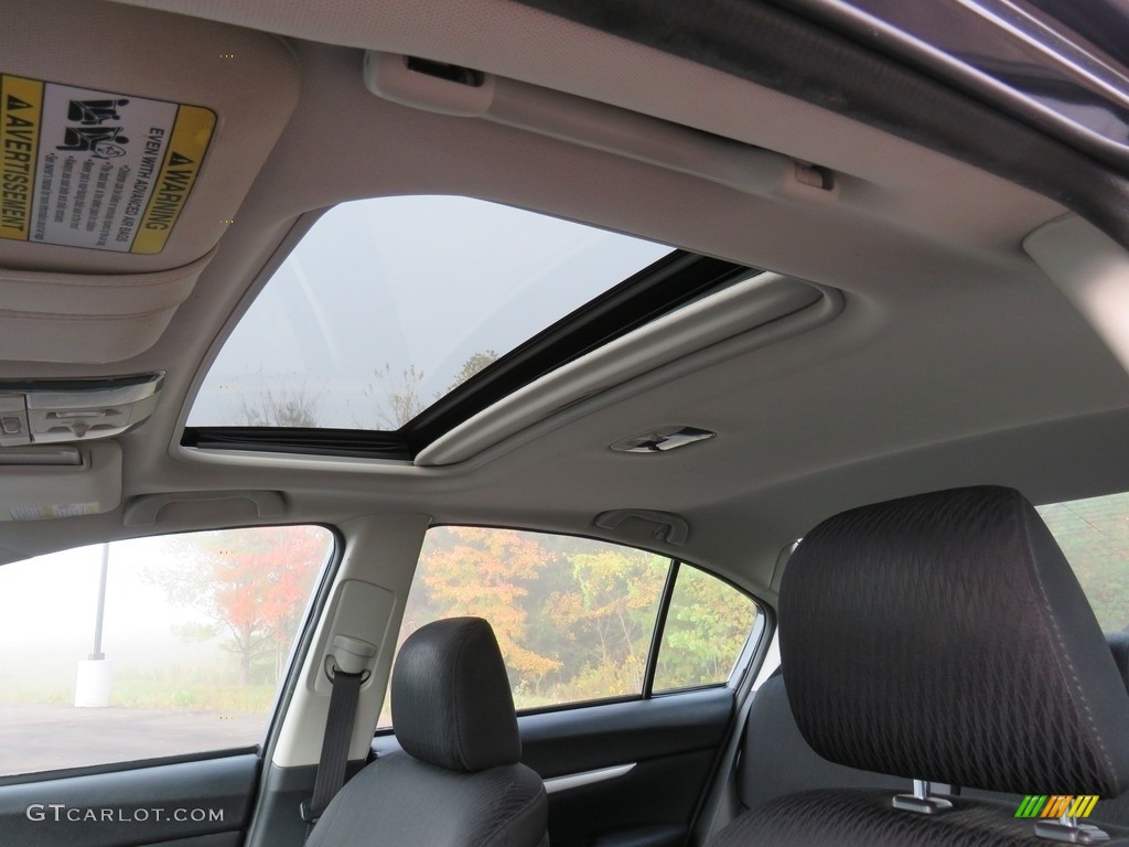 2011 Legacy 2.5i Premium - Graphite Gray Metallic / Off-Black photo #2