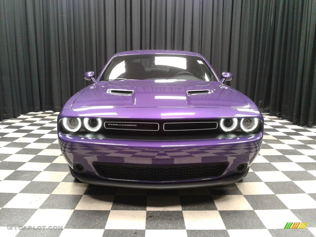 2019 Challenger SXT - Plum Crazy Pearl / Black photo #3