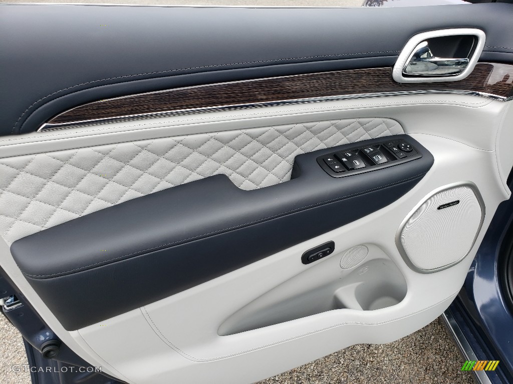 2020 Jeep Grand Cherokee Summit 4x4 Ski Gray/Indigo Door Panel Photo #135844106