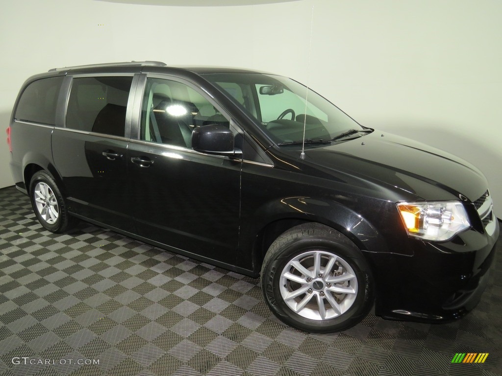 2018 Grand Caravan SXT - Black Onyx Crystal Pearl / Black photo #2