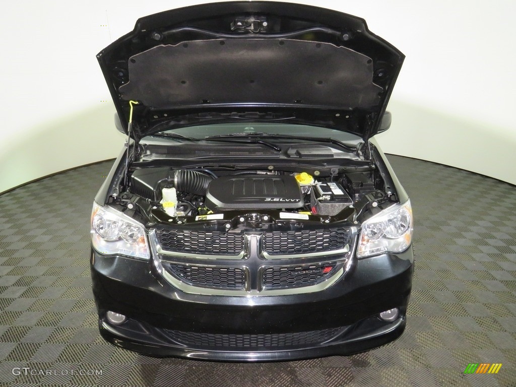2018 Grand Caravan SXT - Black Onyx Crystal Pearl / Black photo #5