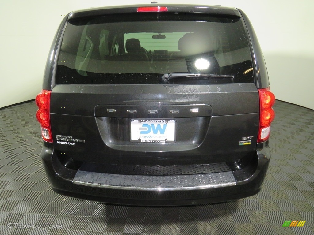 2018 Grand Caravan SXT - Black Onyx Crystal Pearl / Black photo #11