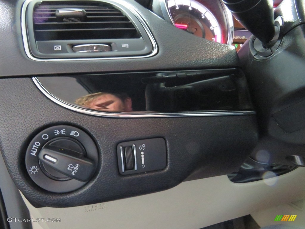 2018 Grand Caravan SXT - Black Onyx Crystal Pearl / Black photo #33