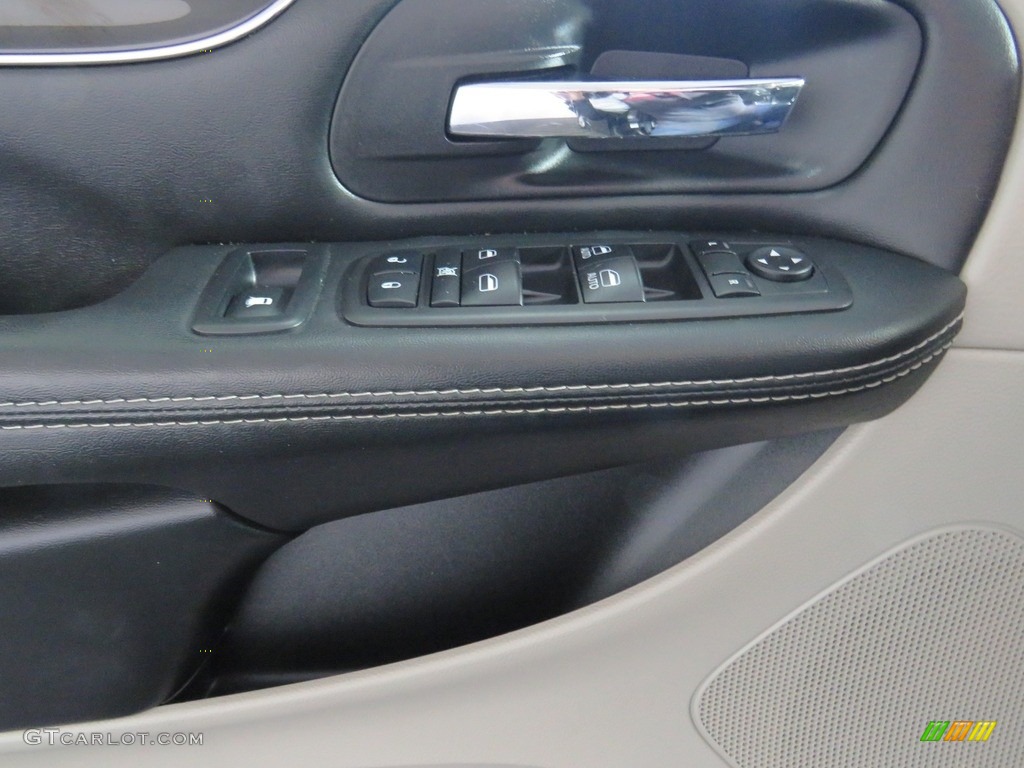 2018 Grand Caravan SXT - Black Onyx Crystal Pearl / Black photo #34