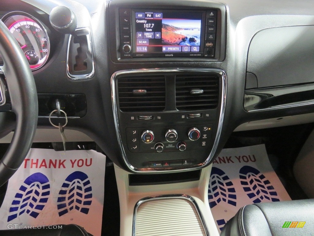 2018 Grand Caravan SXT - Black Onyx Crystal Pearl / Black photo #35