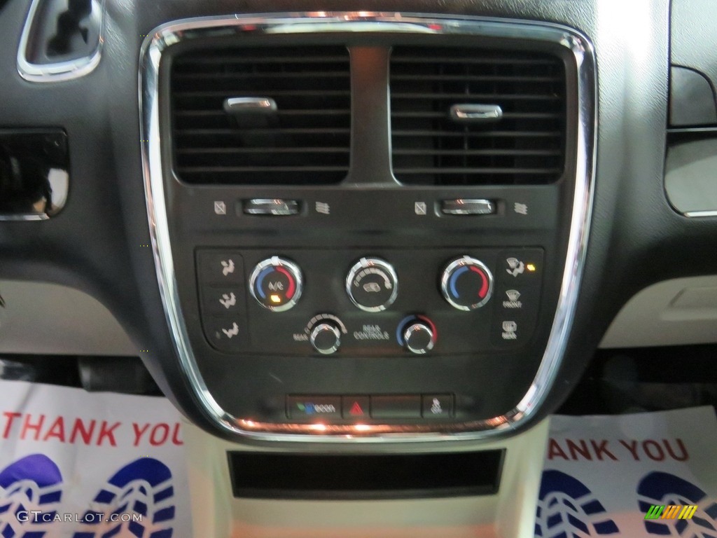 2018 Grand Caravan SXT - Black Onyx Crystal Pearl / Black photo #36