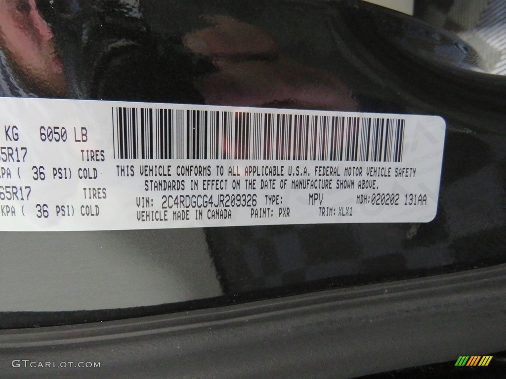 2018 Grand Caravan SXT - Black Onyx Crystal Pearl / Black photo #39