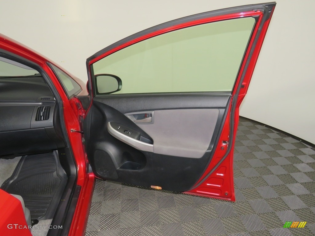 2015 Prius Two Hybrid - Barcelona Red Metallic / Dark Gray photo #25