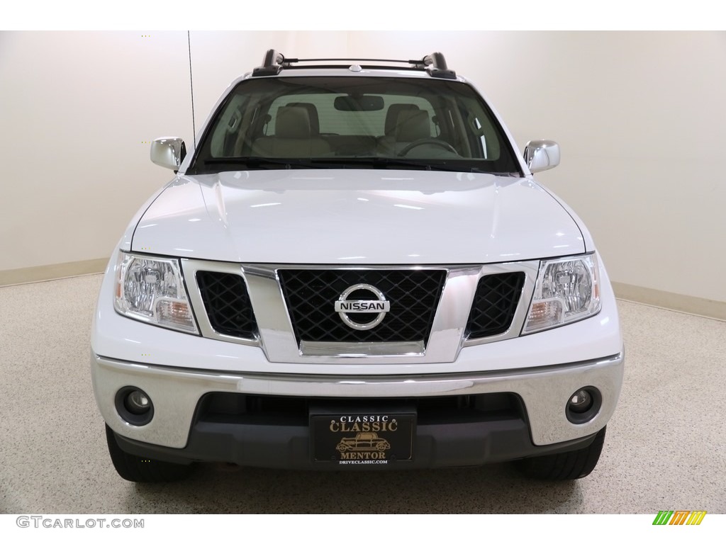 2012 Frontier SL Crew Cab 4x4 - Avalanche White / Beige photo #2
