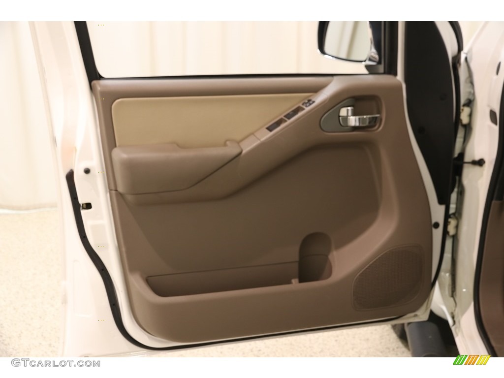 2012 Frontier SL Crew Cab 4x4 - Avalanche White / Beige photo #4