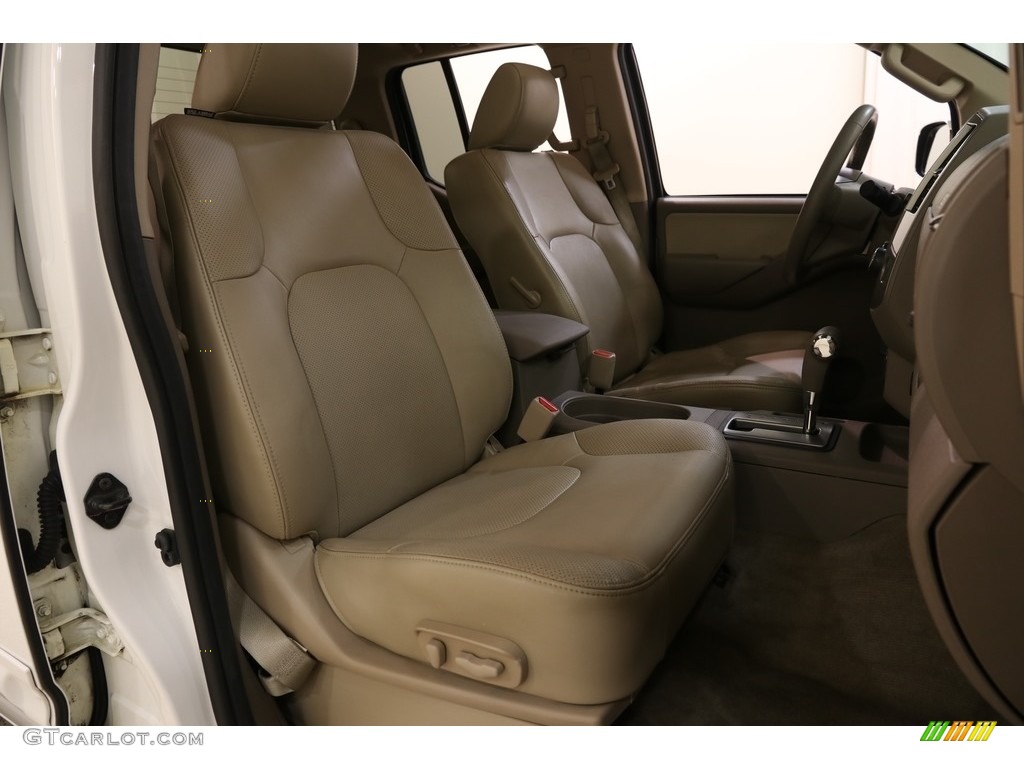 2012 Frontier SL Crew Cab 4x4 - Avalanche White / Beige photo #12