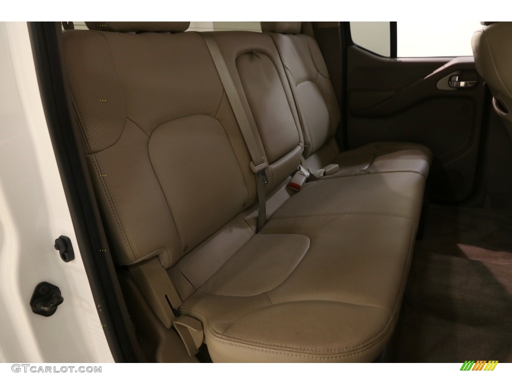 2012 Frontier SL Crew Cab 4x4 - Avalanche White / Beige photo #13