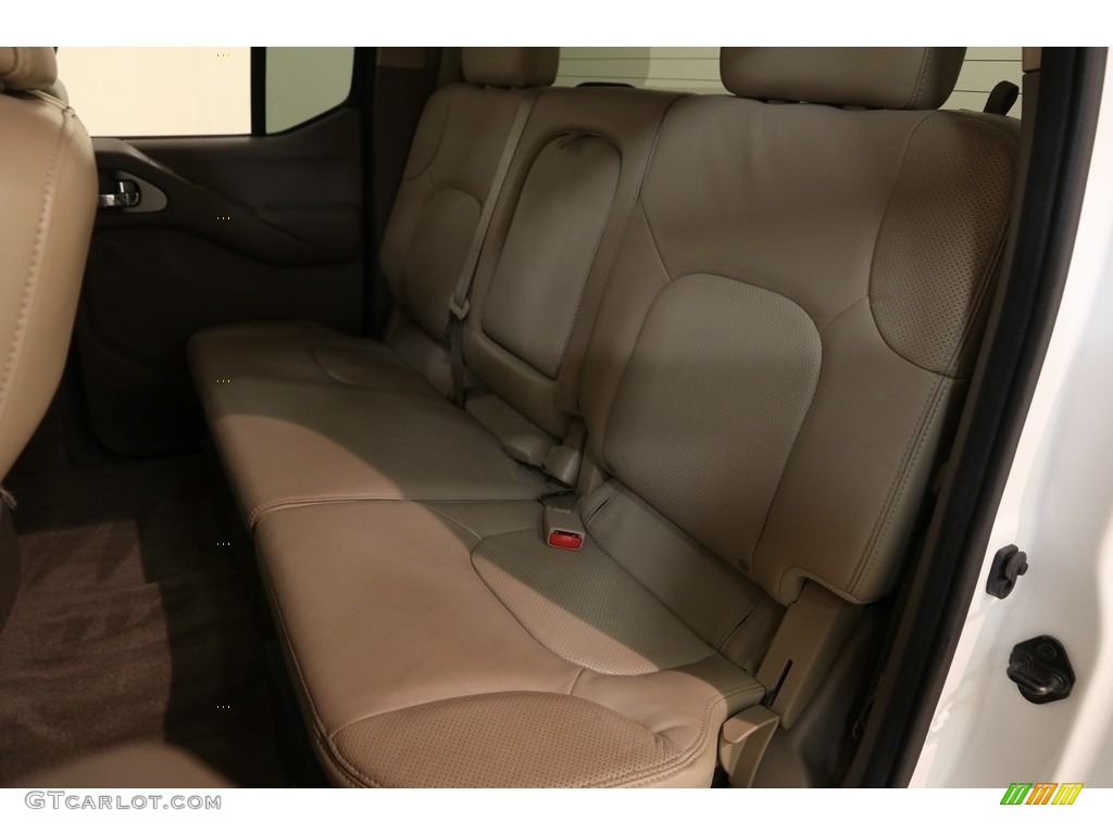 2012 Frontier SL Crew Cab 4x4 - Avalanche White / Beige photo #14