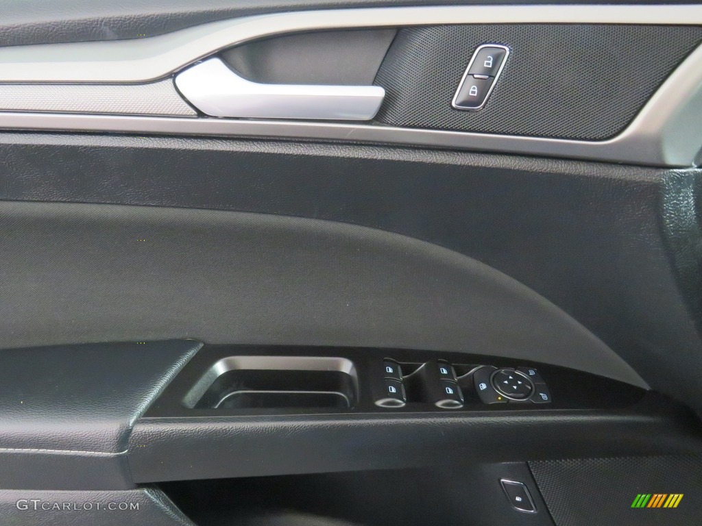 2017 Fusion Hybrid SE - Shadow Black / Ebony photo #34