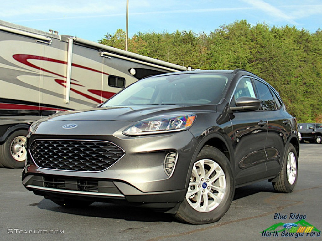 2020 Escape SE - Magnetic Metallic / Dark Earth Gray photo #1