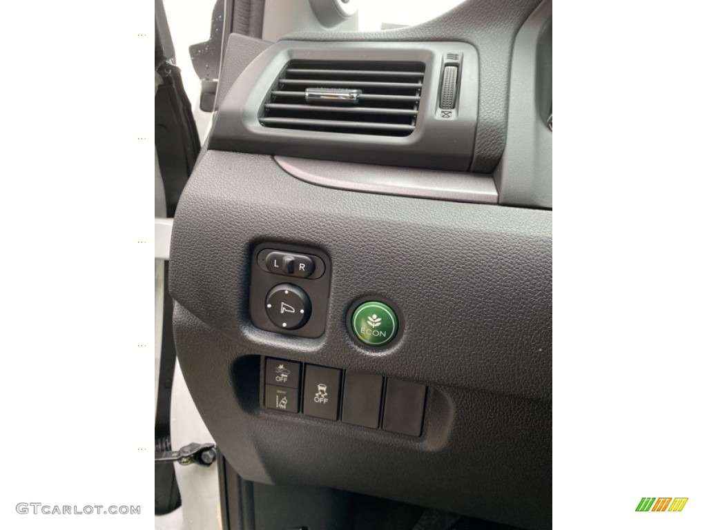 2020 Honda Pilot LX AWD Controls Photo #135868001