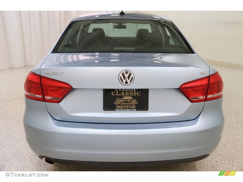 2013 Passat 2.5L SE - Glacier Blue Metallic / Titan Black photo #17