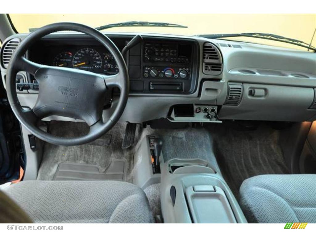 1995 Suburban K2500 SLE 4x4 - Bright Blue Metallic / Gray photo #7