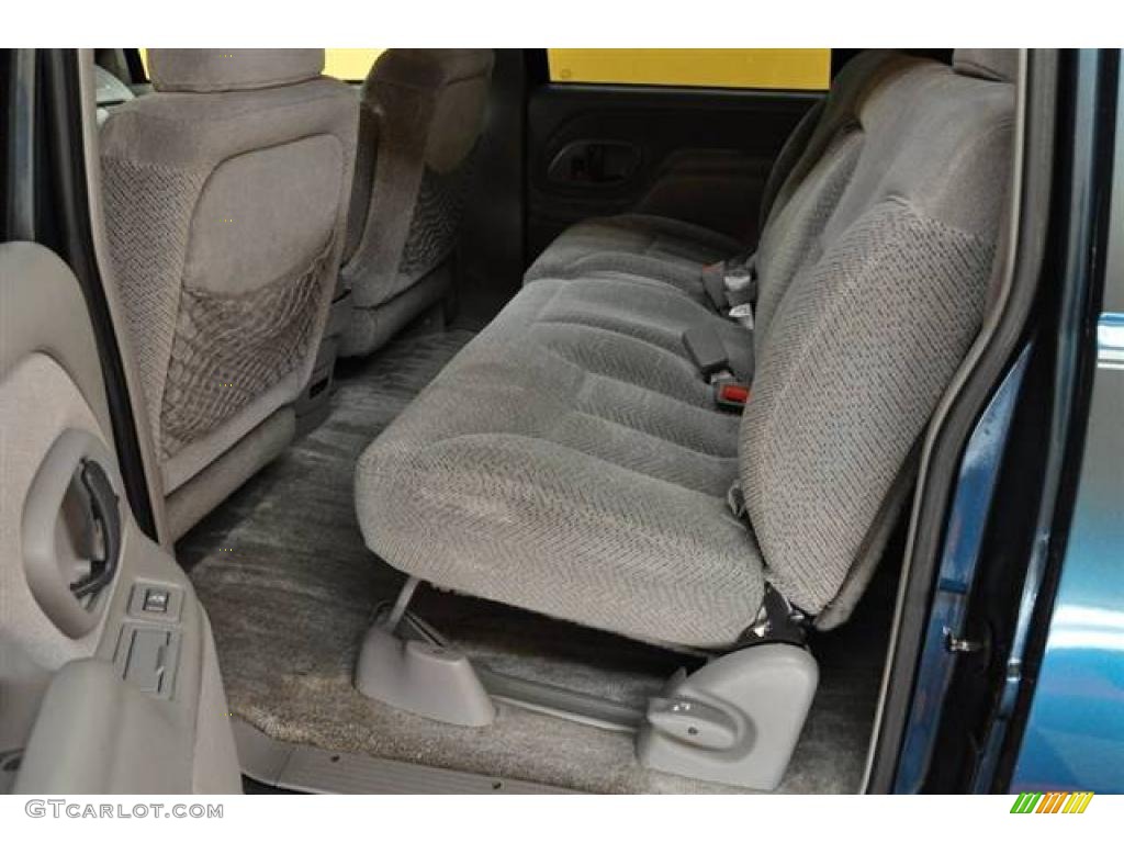 1995 Suburban K2500 SLE 4x4 - Bright Blue Metallic / Gray photo #11