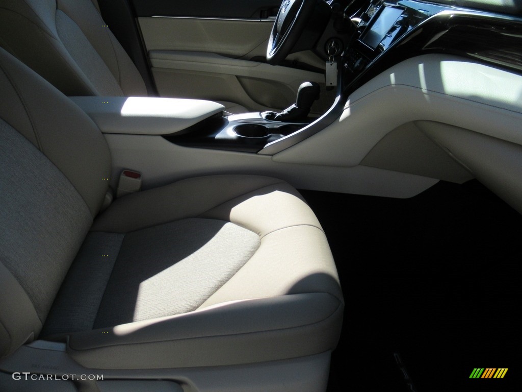 2019 Camry LE - Ruby Flare Pearl / Macadamia photo #13