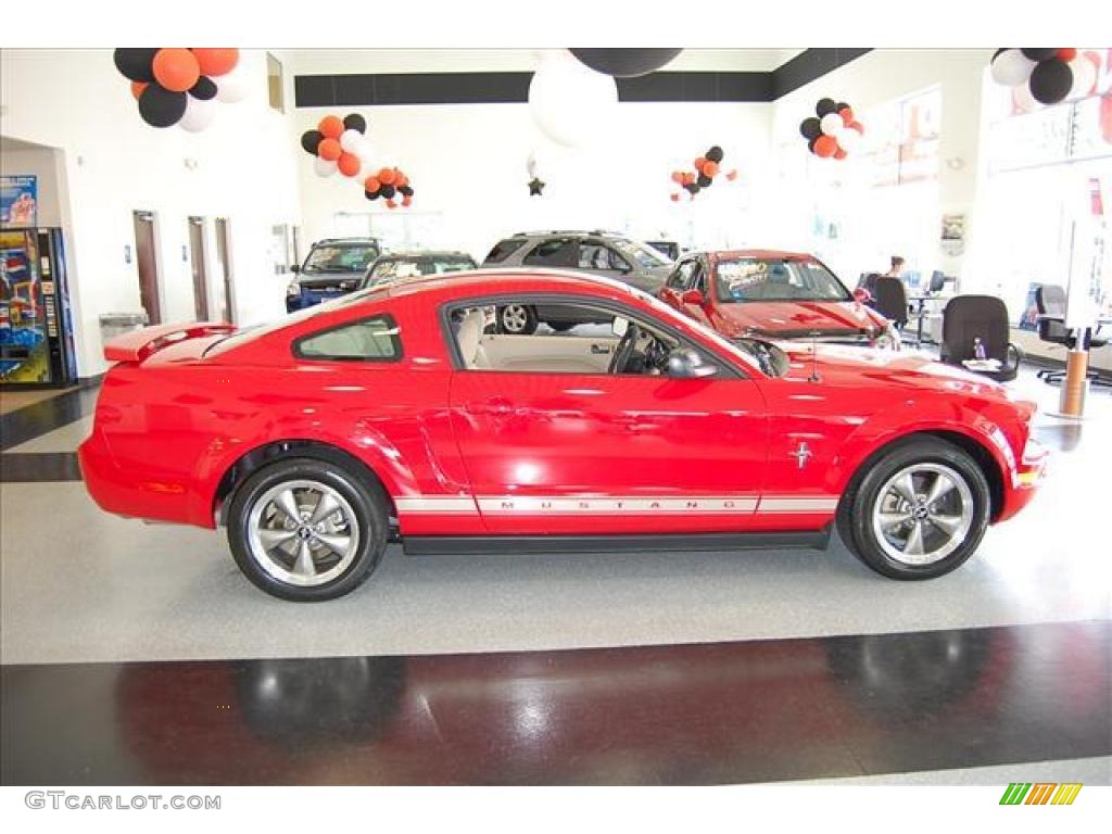 2006 Mustang V6 Premium Coupe - Torch Red / Light Parchment photo #10