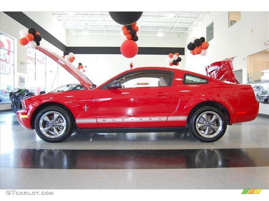 2006 Mustang V6 Premium Coupe - Torch Red / Light Parchment photo #16