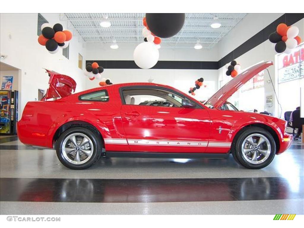 2006 Mustang V6 Premium Coupe - Torch Red / Light Parchment photo #17
