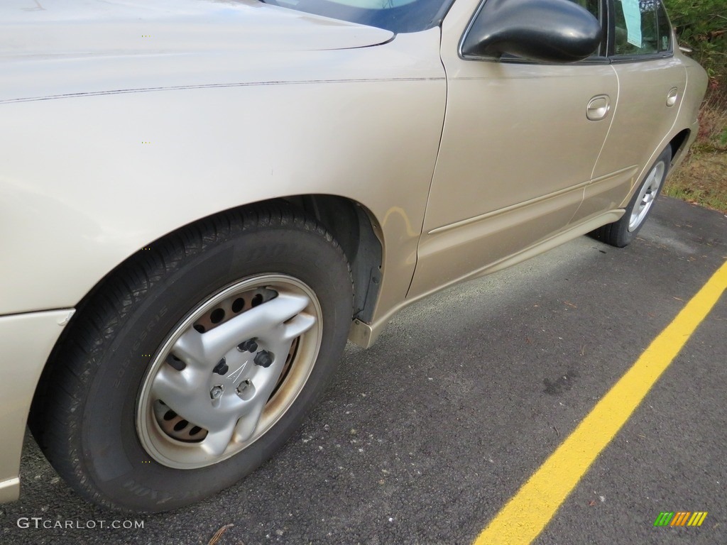 2005 Grand Am SE Sedan - Champagne Beige Metallic / Dark Taupe photo #6
