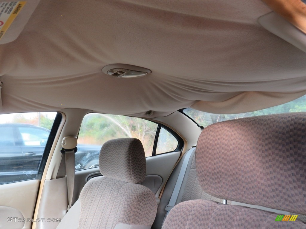 2005 Grand Am SE Sedan - Champagne Beige Metallic / Dark Taupe photo #8